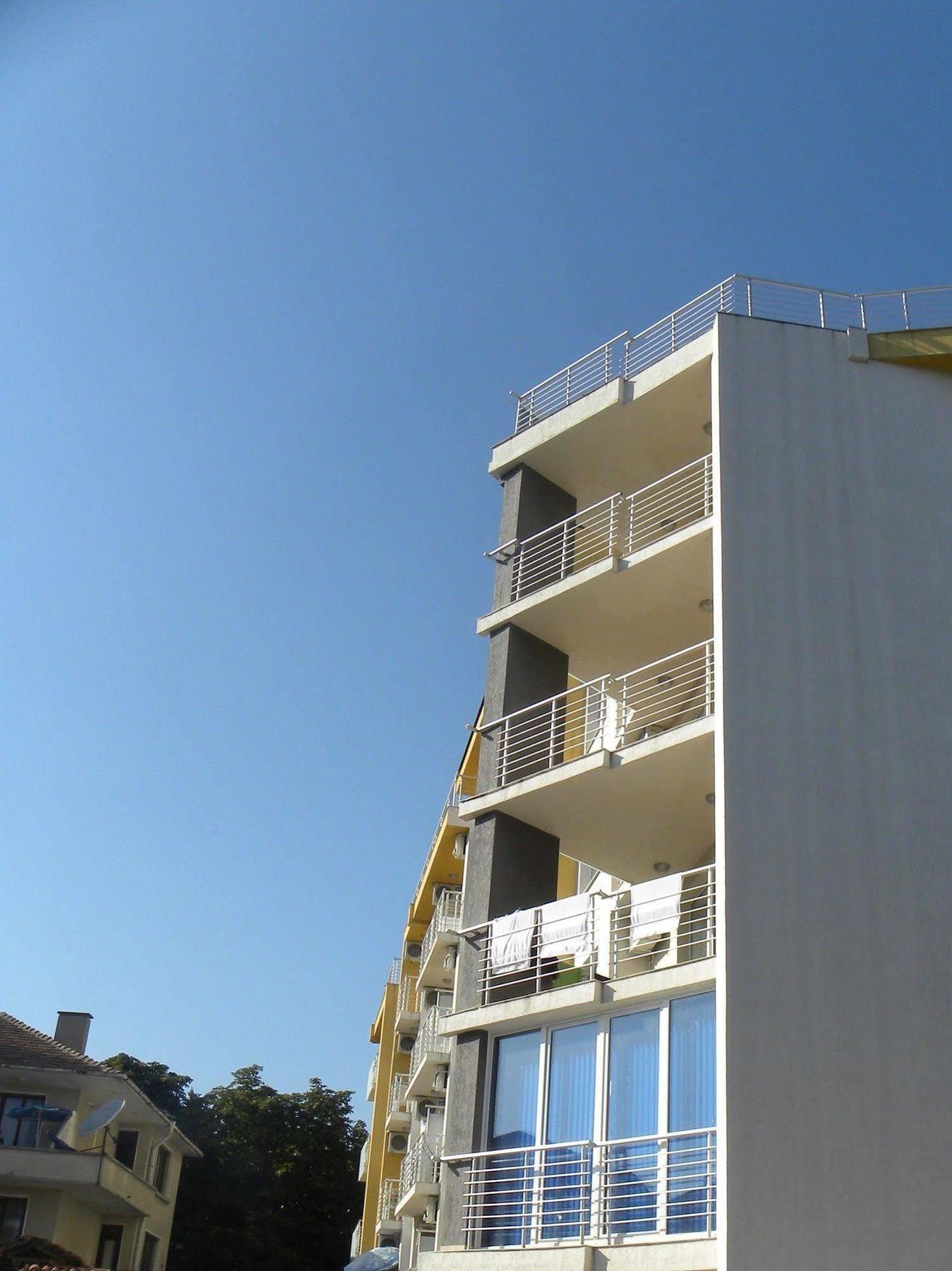 Apartcomplex New Tawn Obzor Luaran gambar