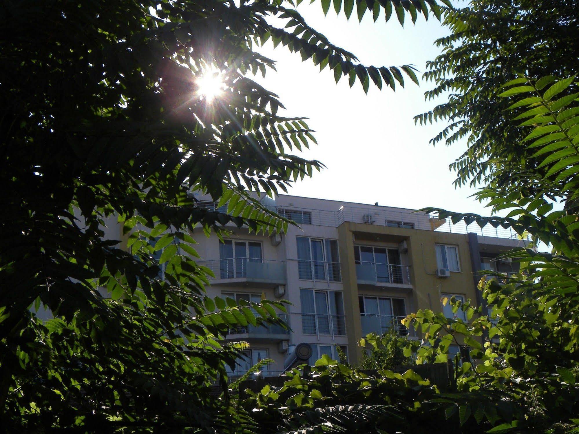 Apartcomplex New Tawn Obzor Luaran gambar