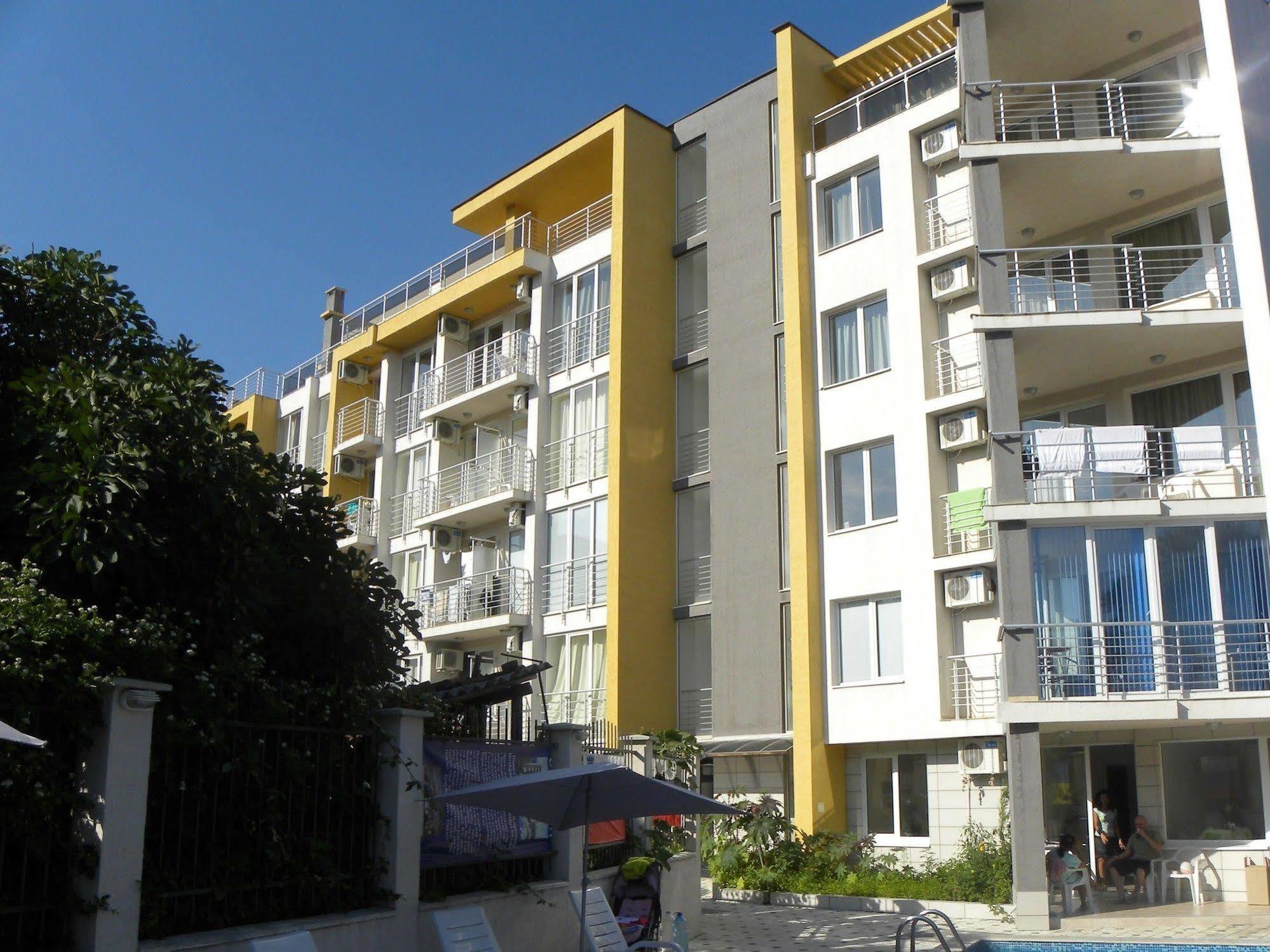 Apartcomplex New Tawn Obzor Luaran gambar